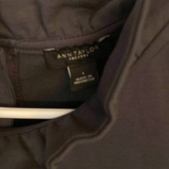 Ann Taylor Factory Gray Sleeveless Top. Size Large. NWOT - Picture 2 of 3